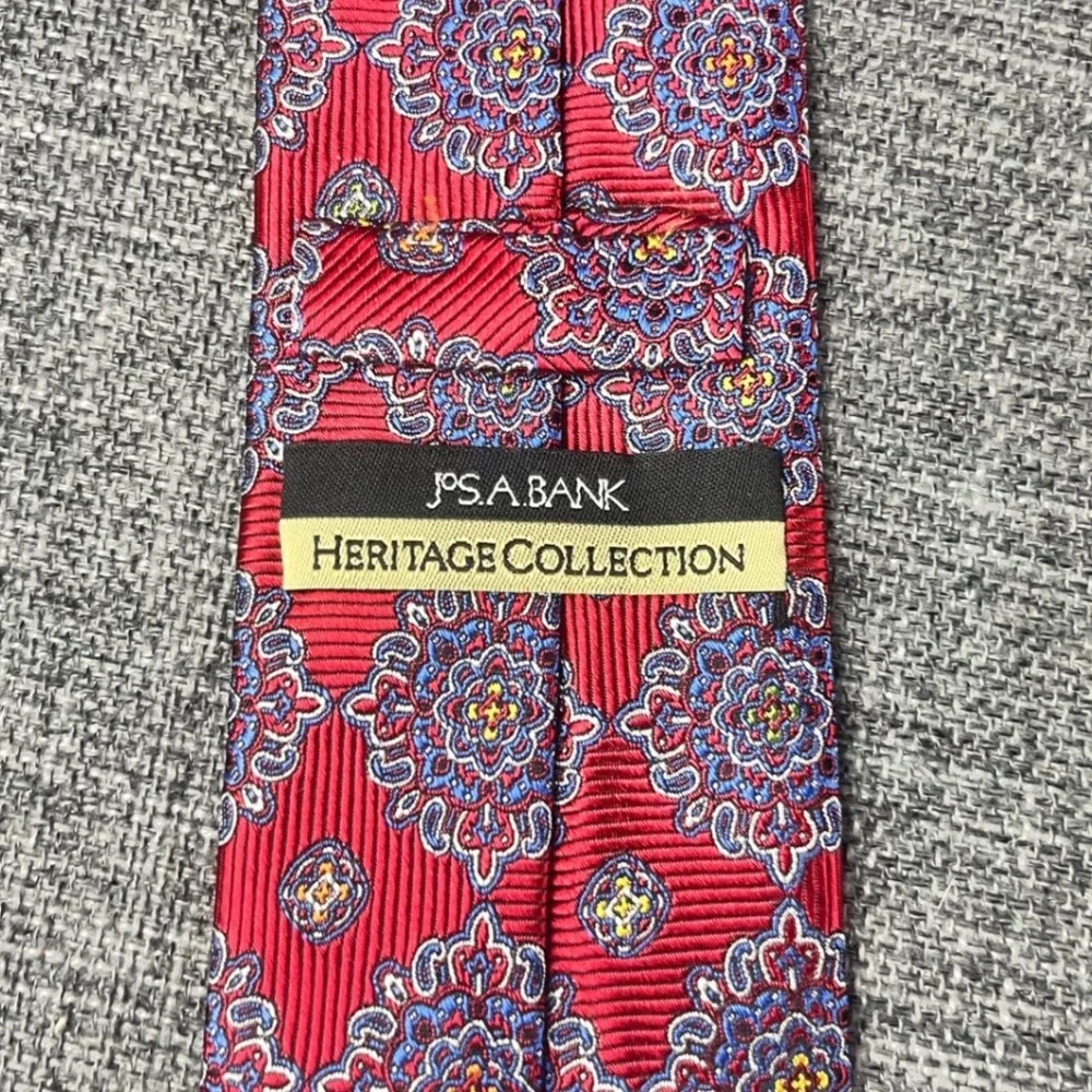 Jos. A. Bank Heritage Collection Red Medallion 100% Silk Mens Necktie